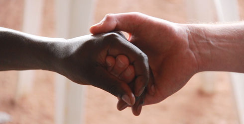 mani-che-si-intrecciano